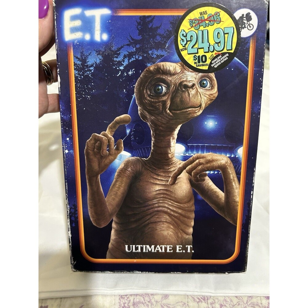 NECA Ultimate E.T. Action Figure w/ Candy Bag Blanket Speak & Spell Hands